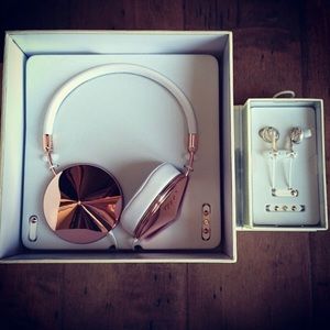 Frends Headphones ⚡️LIKE NEW⚡️ - Taylor & Ella B